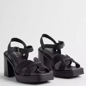 NWOT! TORRID Black Crisscross Platform Heel Sandals